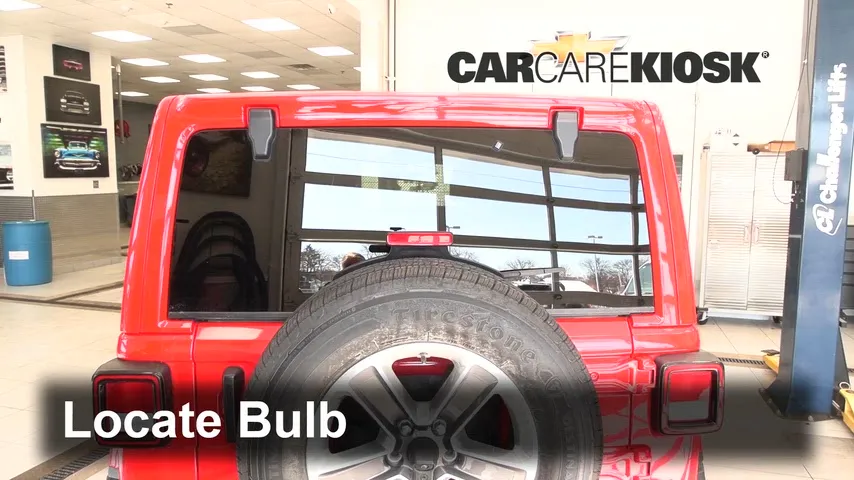 2021 Jeep Wrangler Unlimited Sahara 2.0L 4 Cyl. Turbo Éclairage Feu de freinage central (remplacer l'ampoule)